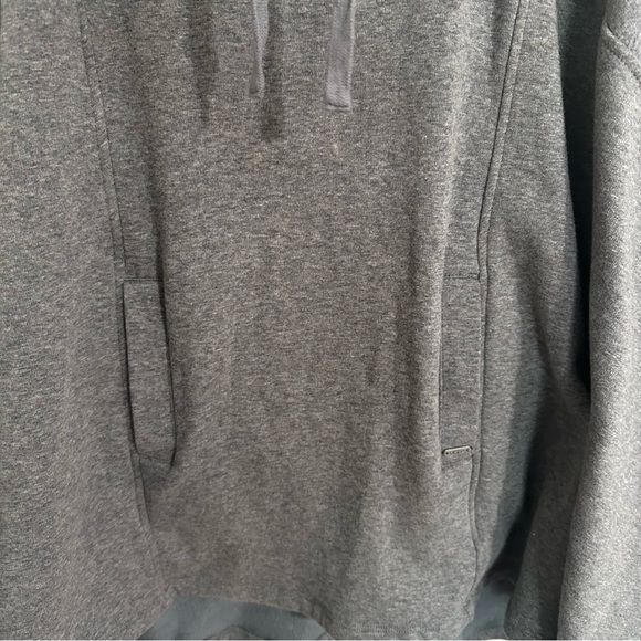 UGG: Essential Fleece Poncho - Picture 12 of 12